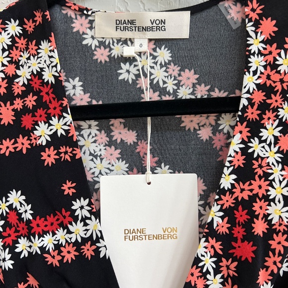 Zoie Floral Sheer Knot-Front Black Crop Top Size 0 - Picture 4 of 12